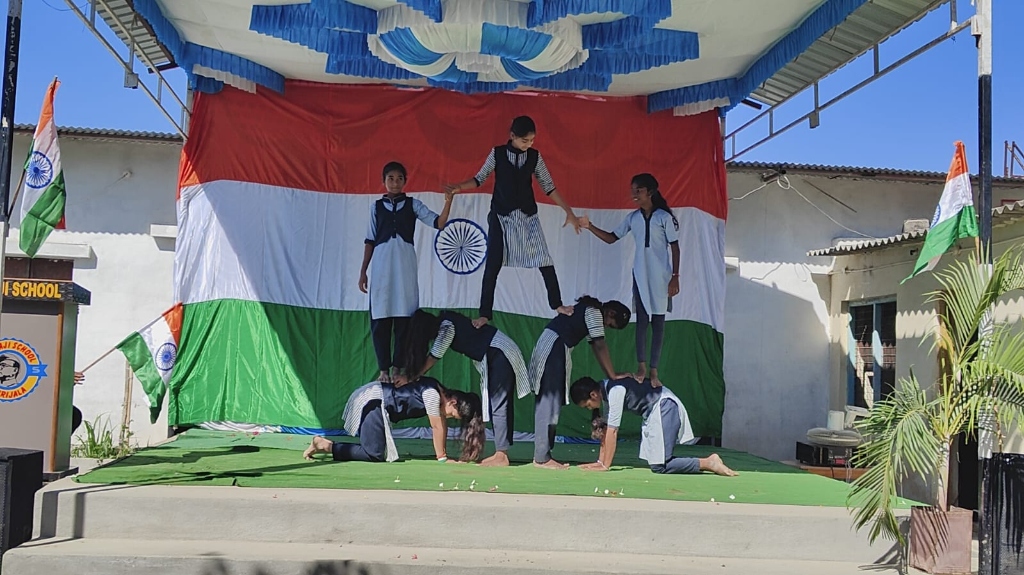 Girls Gymnastics Pyramid Event